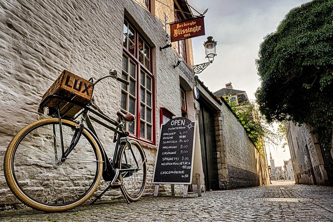 "Hidden Brugge" Photo Tour - 2hr open city tour & workshop - Burg Square: A Quick Start With Camera Basics
