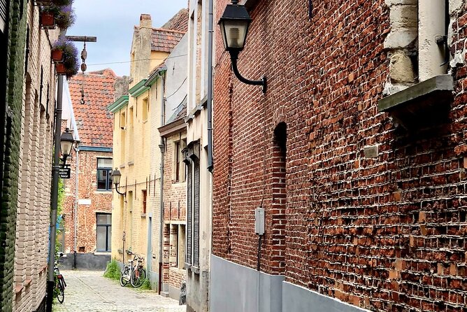 Historic Highlights, by a local guide - Following Ghent’s waterways at Bisdomkaai