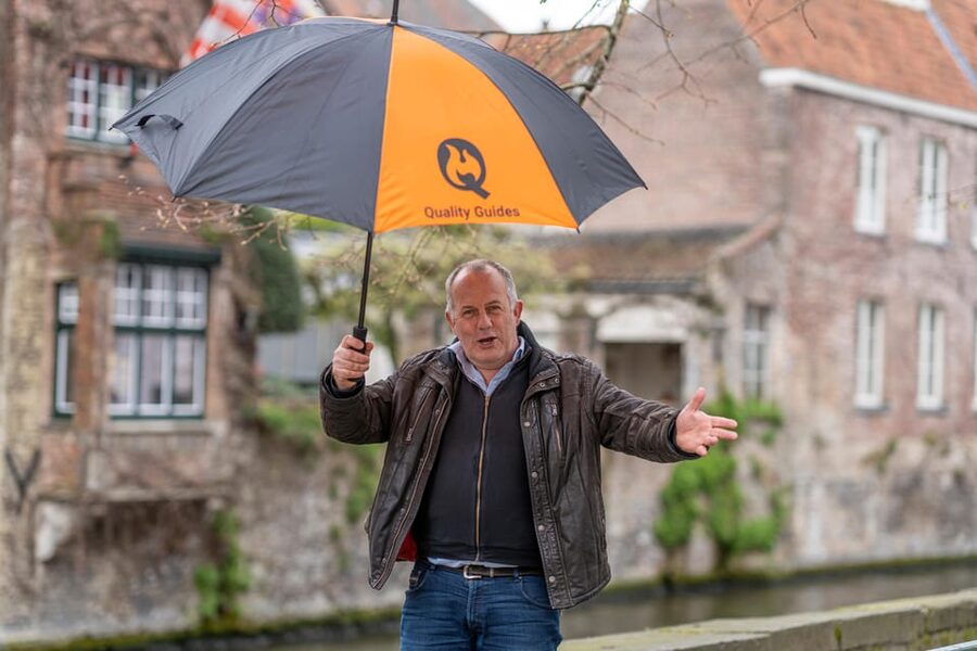 Historical walk in Bruges with local guide. Praline included - Starting beneath the Belfry on the Markt