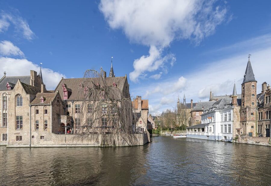 Historical walk in Bruges with local guide. Praline included - Burg Square and the city’s political center