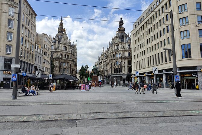 Historical Walking Tour in Antwerp Old City - Starting at Het Steen and the Lange Wapper statue
