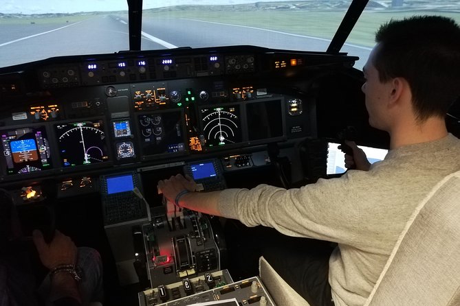 Landed On Time 60 min. Max 1 Person - Taking the captain’s seat in Antwerp