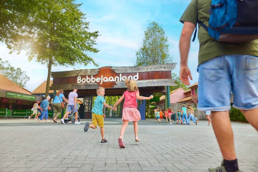 Lichtaart: Bobbejaanland Entry Ticket - Water attractions and indoor shelter
