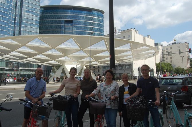 Lively Brussels Highlights Bike tour DUTCH - Place Jourdan and the serious fry stop