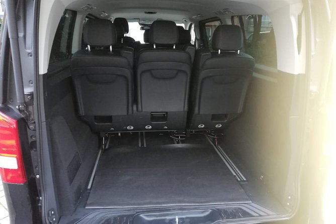 Luxury Minivan from Brussels airport to the city of Brussels - The driver experience and airport timing