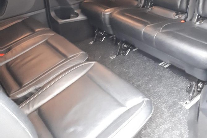 Luxury Minivan from Charleroi airport to the city of Brussels - Service quality: punctuality and clean vehicles