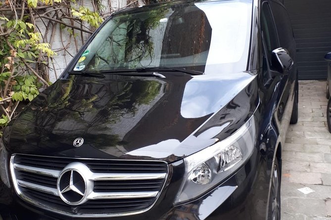 Luxury Minivan from Charleroi airport to the city of Brussels - Value for couples, families, and larger groups
