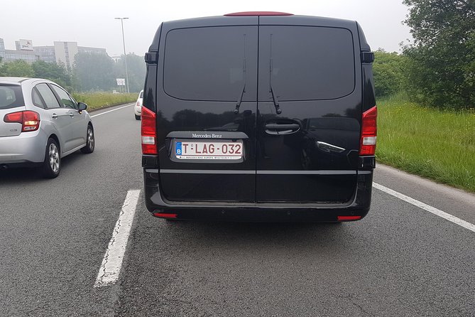 Luxury Minivan from Charleroi airport to the city of Brussels - Meeting your chauffeur at Charleroi Terminal 1