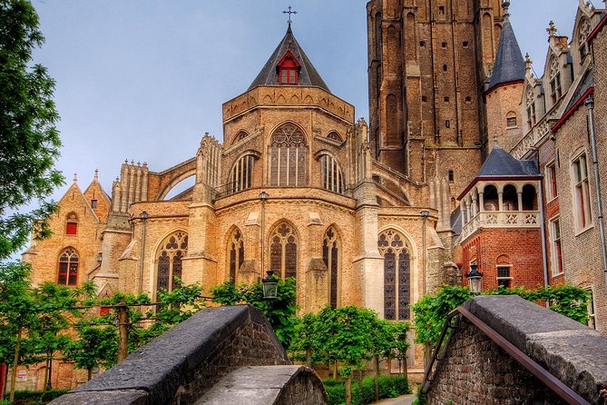 Private 3-hour walking tour of Bruges with official tour guide - Entering the Church of Our Lady