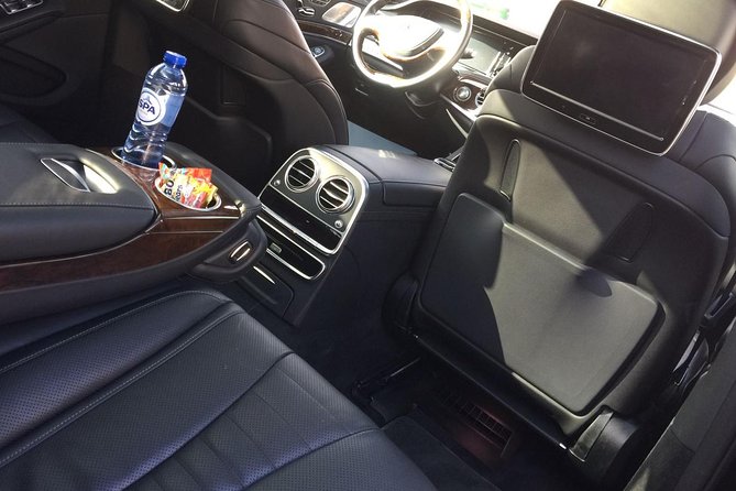 Private Arrival Transfer from Brussels Airport to Bruges with Business car - Finding your chauffeur near Java Coffee