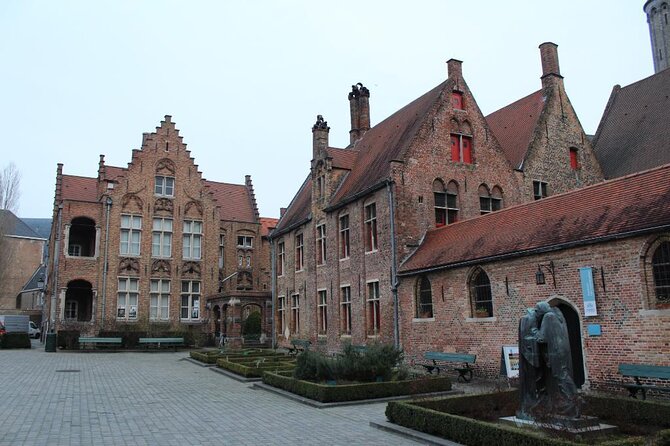Private Bruges’ Iconic Sites and Chocolate Tasting Tour - A quick route through Bruges, with chocolate along the way