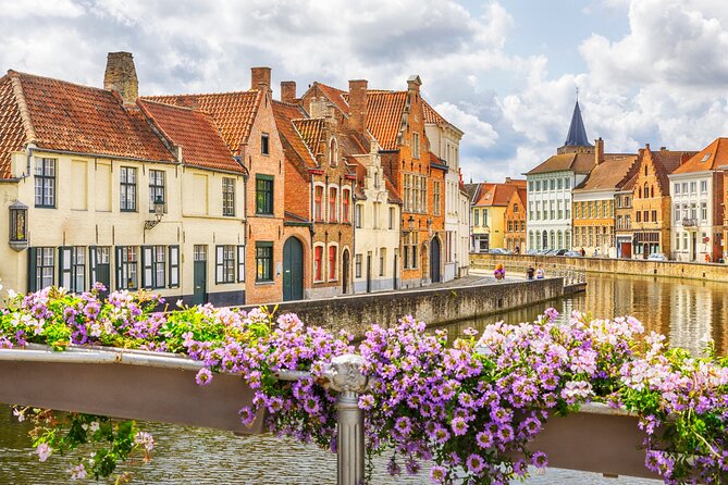Private Bruges’ Iconic Sites and Chocolate Tasting Tour - Seeing the Belfry without climbing it
