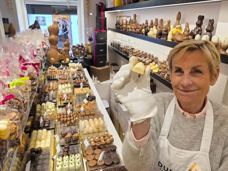 Thé best chocolate in Bruges! Private tour! - Fish Market, Huidenvettersplein, and the canal views