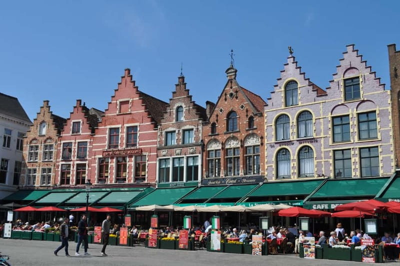 Thé best chocolate in Bruges! Private tour! - A short passage, a square, and the first real comparison