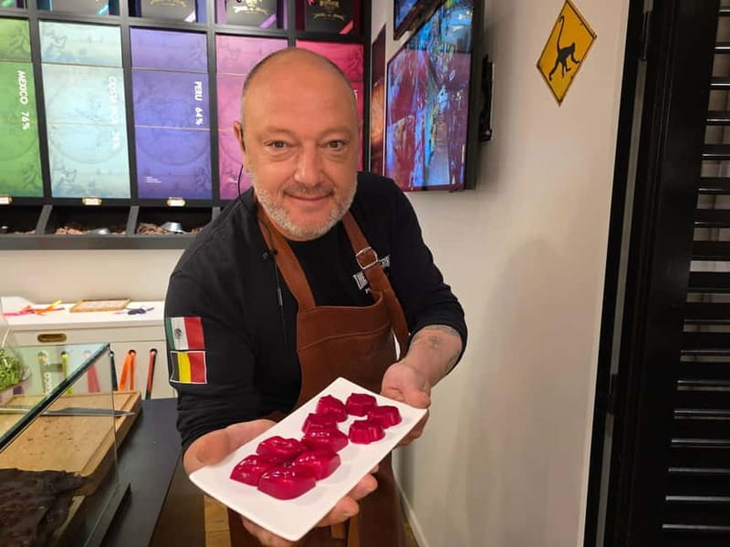 Thé best chocolate in Bruges! Private tour! - Starting at the Market square and Holy Blood Basilica