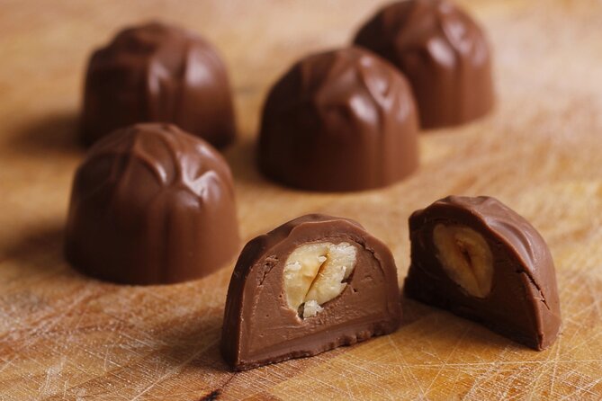 Unique Belgian Chocolate Making Workshop in Bruges - A relaxed class with Belgian beer in the middle