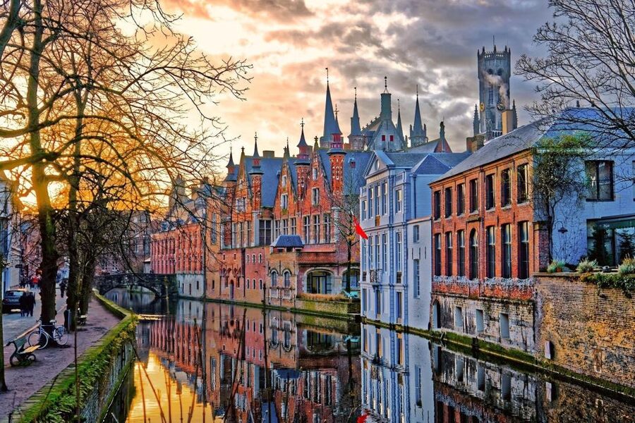Visit of Bruges in 1 day private tour from Paris - Flemish Paintings at the Groeningemuseum