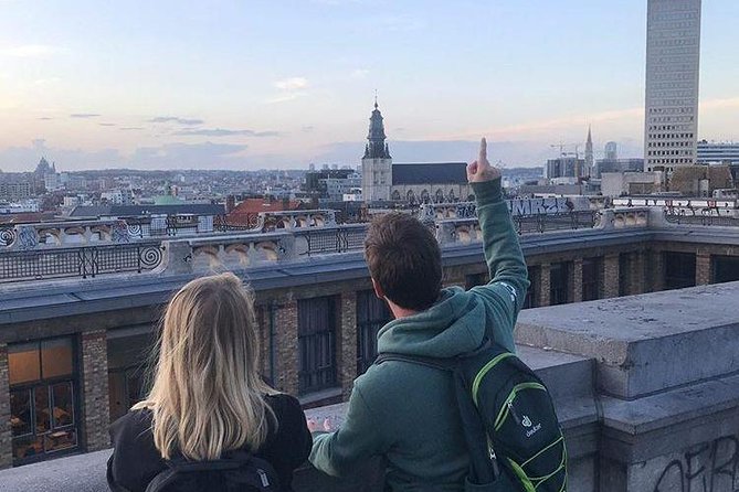 Visite guidée : Bruxelles, 1000 Ans de Luttes - The Marolles elevator and the city view