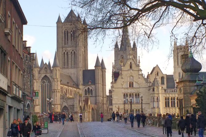 Walking food tour: Introduction to Ghent through food - St. Bavo’s Cathedral and the Ghent Altarpiece