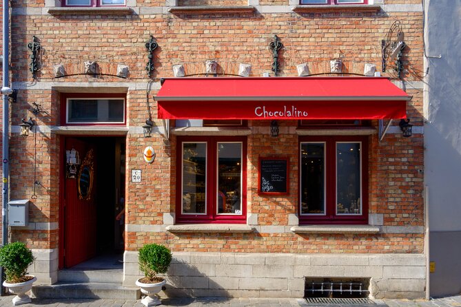 Walking tour of Bruges with boat option and/or beer tasting - Rozenhoedkaai and the canal question