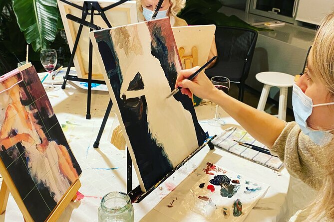 Wine and Painting Workshop Experience in Brussels - What Maricela teaches while you paint